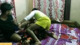 Incredibile sesso a tre desi caldo! calda milf india vs due devar snapshot 4