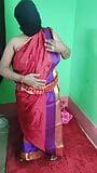 Desi nóng aunty dải ngoài đỏ saree và bắt đầu ngón danh với ba ngón tay snapshot 2