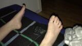 J'adore les pieds de mes MILF amateur le matin snapshot 10