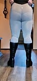 Sissy exhibe ici une nouvelle tenue avec un gros cul snapshot 3