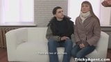 Tricky agent - enculada con su novio abajo snapshot 4