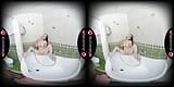 Alexa Mills, brune nue dans la salle de bain, baise brutalement avec une grosse bite. snapshot 2