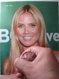 Heidi Klum kommt mit Tribut Bukkake nicht. (2) snapshot 4