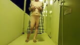 A perverted married woman masturbates in the hallway of an apartment snapshot 3