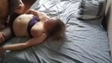Baise brutale avec une baby-sitter aux seins flasques attachés snapshot 9