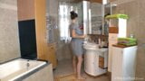 Behaarte MILF Agneta im Badezimmer duscht ihre haarige Muschi snapshot 3