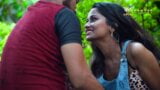 インド人女の子sudipaと彼氏の庭、雨と自然の中でのセックス、完全屋外 snapshot 7