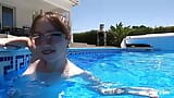 Footjob i poolen med Kate Quinn och Jason Love på Arousins snapshot 5