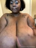 एकल आबनूस खूबसूरत विशालकाय महिला विशाल स्तन खुशी snapshot 1