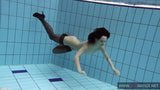 Unter Wasser schwimmendes Schätzchen Vera Brass snapshot 1