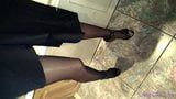 Porra no vestido preto e meia-calça nua snapshot 9