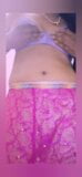 Индийский шмель Hema показывает ее юбку и киску snapshot 3
