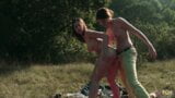 Compartiendo un suave beso al aire libre, la pareja de lesbianas se calienta y sacan su cinturón snapshot 18