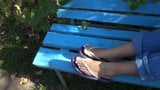 Le gambe a piedi nudi delle belle donne snapshot 5