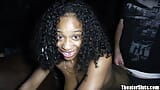 Chica negra de belleza feliz follada en el teatro porno! snapshot 20