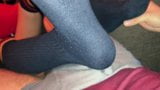 Trabajo de pies de calcetines por encima de la rodilla malolientes - ¡orgasmo debajo de las plantas! snapshot 3