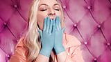 ASMR: Fétiche des gants en nitrile bleu - Sondage sexy - MILF en manteau en pvc rose (Arya Grander) snapshot 15