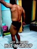 Indonesisk kroppsbyggare naken poserar och onanerar snapshot 9