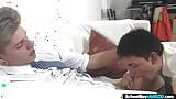 Twink con un grosso cazzo scopa un troia ragazzo gay in basso snapshot 8