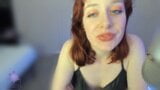 ASMR - rousse sexy, doux baisers de brillant à lèvres snapshot 10