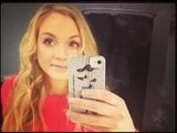 Emily Kinney челенж по дрочке snapshot 15