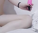 Tengo unas ganas locas de ver si este nuevo dildo entra en mi coño ya que la tengo muy cerrada y me duele un poco snapshot 4