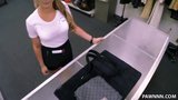 Brünettes Schätzchen will eine falsche Handtasche verpfänden - xxx Bauer snapshot 2