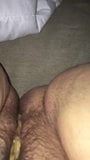 Behaarte Beine, Arsch und Muschi, POV-Selfie-Masturbation snapshot 1