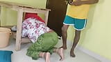Adik tiri india terjebak saat menyapu di bawah ranjang saat abang tirinya ngentot dan crot di pantat bahenolnya - seks keluarga snapshot 5