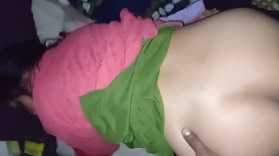 我和我的印度妻子在床上做爱