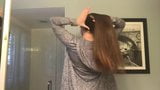 Seksi uzun saç fırçalama snapshot 6