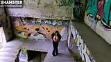 Urbex Pixie - meando desde la ventana del segundo piso de una ruina en el bosque, luego follando hasta el orgasmo snapshot 3