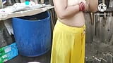 Indische Bhabhi buiten badend heet snapshot 7