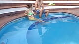 Il mio fratellastro ha un'erezione quando siamo in piscina e lo scopo snapshot 5