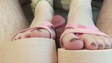 Footjob ordenhando seu escravo perdedor snapshot 1