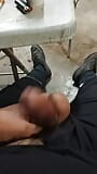 Чоловік-мастурбує своїм членом на веб-камеру під час куріння snapshot 5