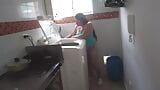 Hermanastra zorra cachonda con cameltoe gigante muestra su enorme cameltoe en la cocina. snapshot 10