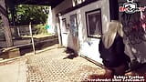 Německá baculatá blonďatá milfka sebrala a šukala na veřejnosti snapshot 5