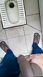 Boy toilet me mut raha hai snapshot 5