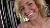 Hot mommy - rubia Ella Marie a la que le encanta que la follen snapshot 3