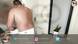Milf amateur hace una mamada descuidada con náuseas en el baño que termina con un facial snapshot 1