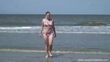 Baculatá Holanďanka šuká na pláži snapshot 3