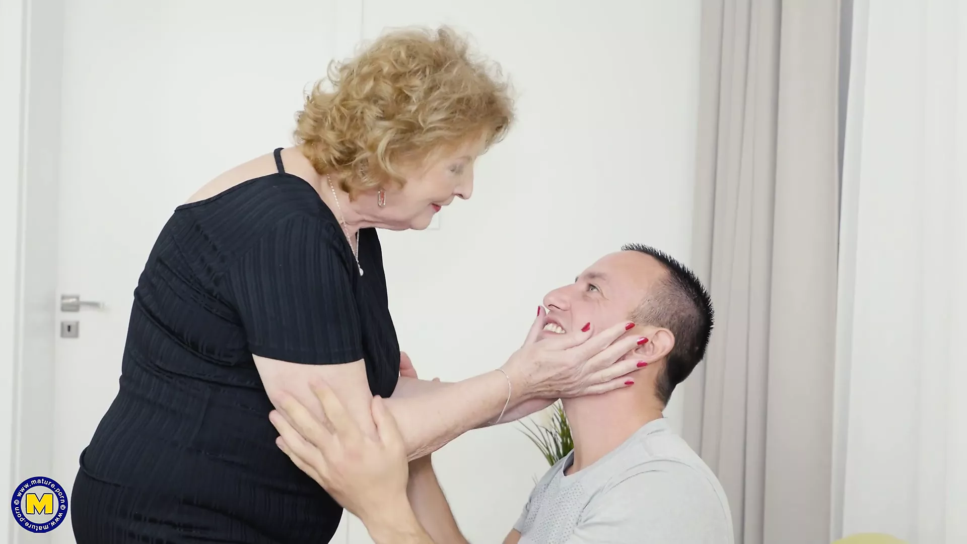 Grandma shows what hungry sex is to boy - xHamster 