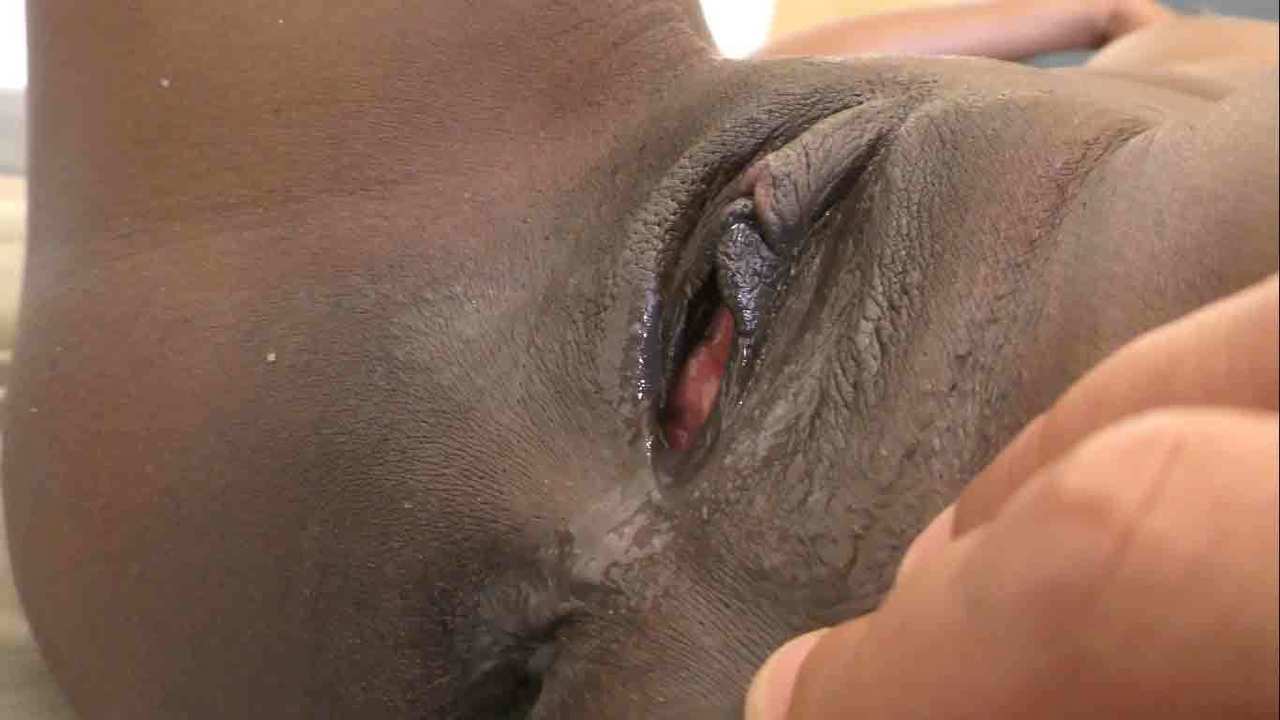 Νεαρή μαύρη φοιτήτρια, ερασιτεχνικό pov creampie