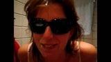 Grosses giclées sur des lunettes de soleil snapshot 4