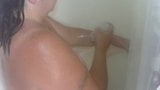 Sexy bbw pist onder de douche, krijgt sperma in het gezicht snapshot 8