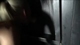 Sexy pareja swinger en una cabina de gloryhole snapshot 16