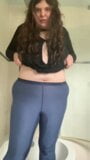 Meando en jeans puta fuera snapshot 4