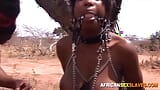 Zlobivé africké podvádějící děvky venku ve veřejném hardcore bdsm snapshot 12