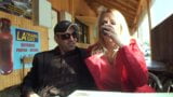 Немецкая пара в любительском видео, он соблазняет свою жену в кафе, а затем трахает ее в зоне отдыха на шоссе snapshot 2